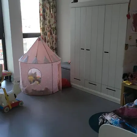 Big Apartment, Good Location In Amsterdam