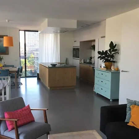 Big Apartment, Good Location In アパート